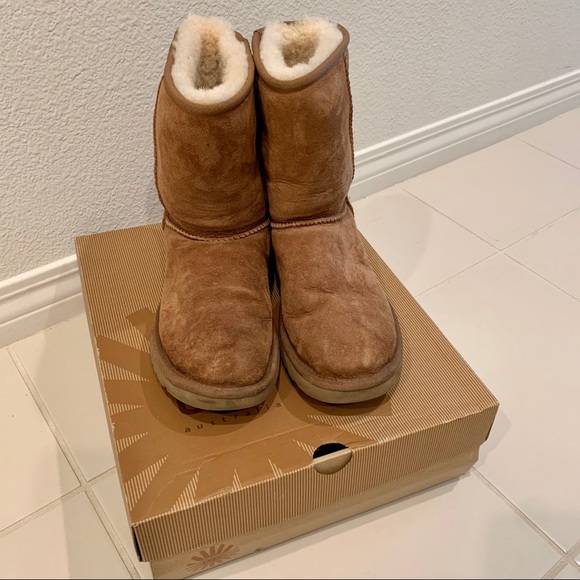 SOLD!!UGG Classic Boot/Size 8 - Picture 1 of 4